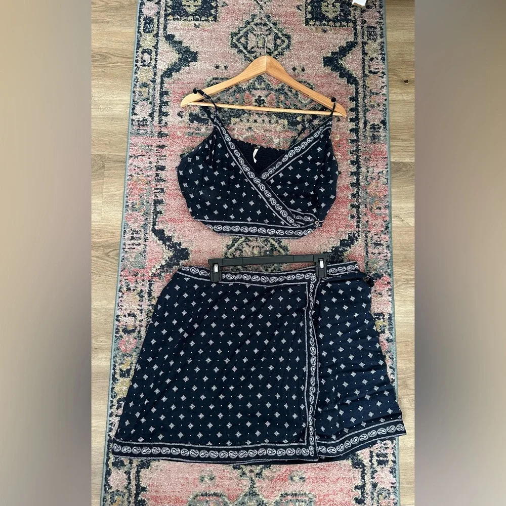 Free People Navy Patterned Crop Top - Picture 3 of 4